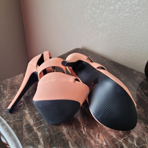 Womens Heels - Picture 4 of 4